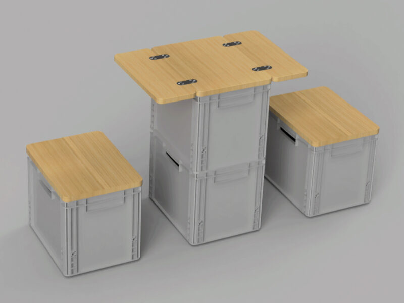 Set di mobili da campeggio modulare composto da due box per sedersi e un tavolo con superficie in legno, ideale per le attività all'aperto.