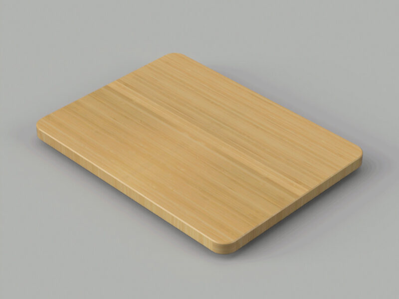 Una tabla de cortar rectangular de madera clara de alta calidad, ideal para preparar la comida en el camping.