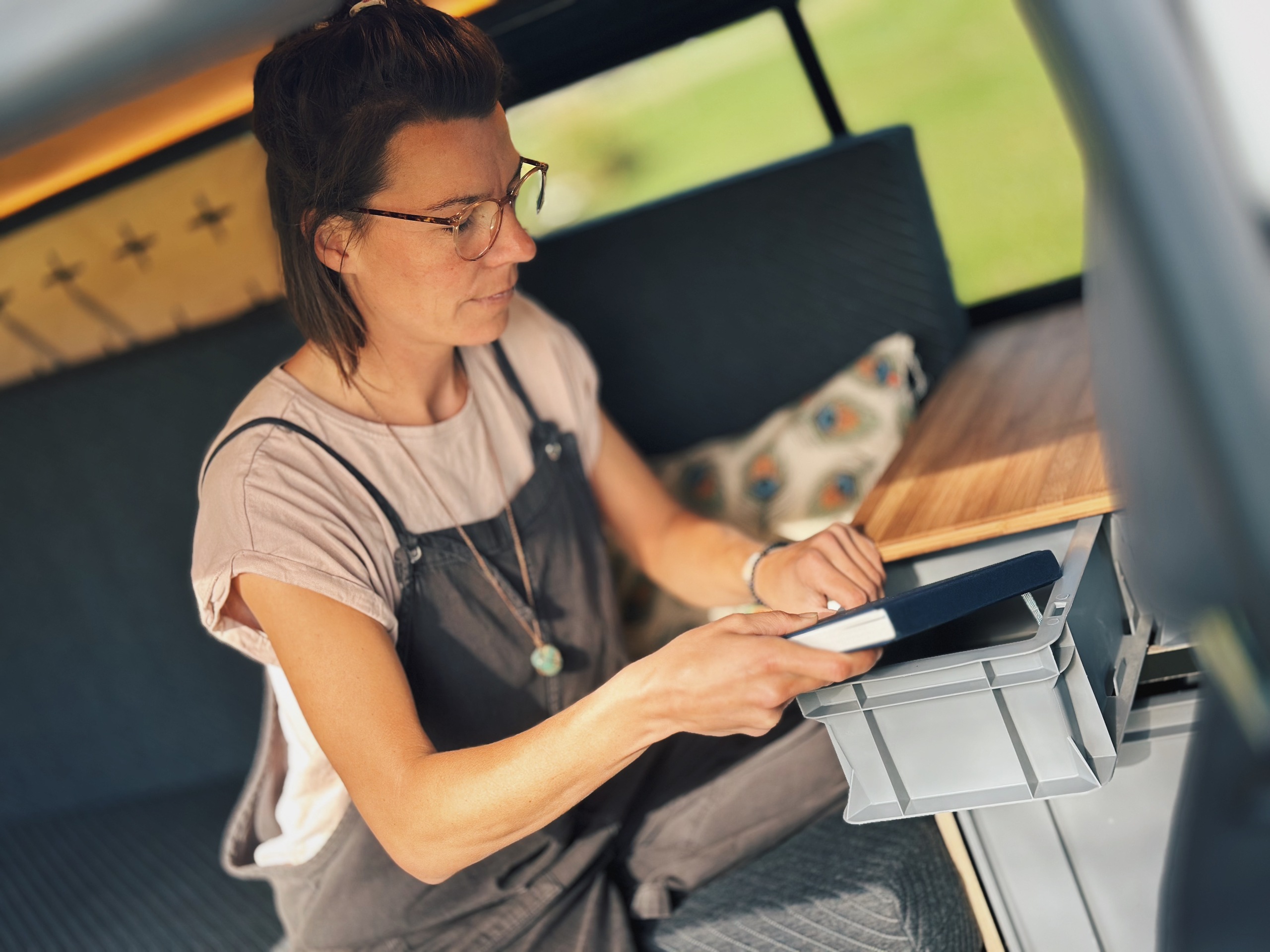 Modul EuroBox s otevřenou zásuvkou.