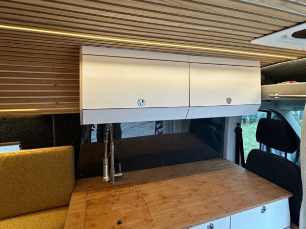 Hängeschrank für Großraumtransporter